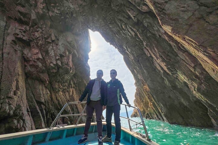 Boat Tour Through Four Sea Arches in Sai Kung, Hong Kong Geopark