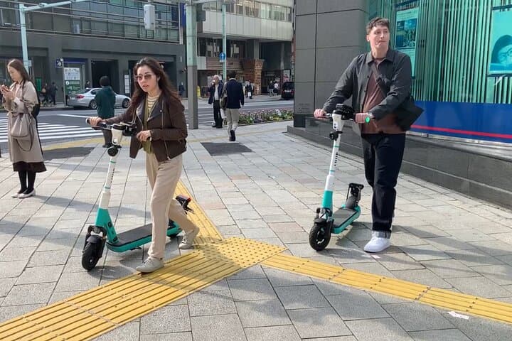E-scooter Tour with a Private Guide Tokyo