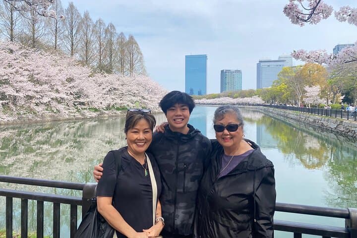 PRIVATE 6hr, Food tour from Osaka Castle, Kuromon, Dotonbori.