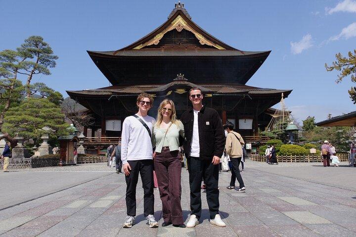 Food & Culture Walk in Nagano: Oyaki, Sake, Matcha & Zenkoji
