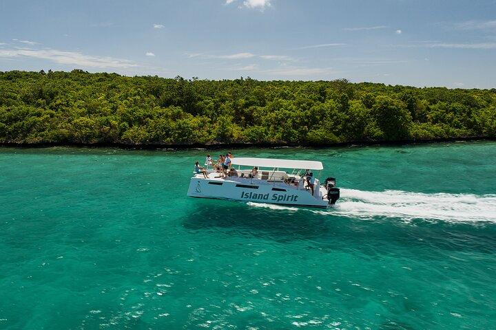 Catamaran Mauritius: South East 5 Islands Catamaran Cruises