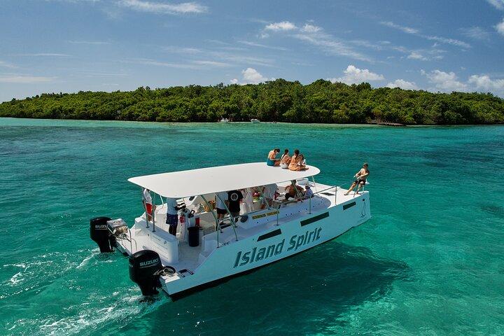 Catamaran Mauritius: South East 5 Islands Catamaran Cruises