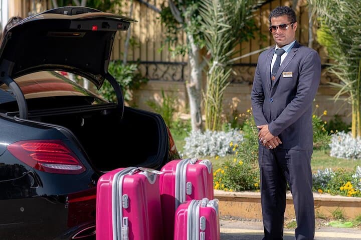 Private Dubai Airport Transfer DXB to Dubai City