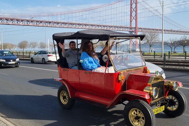 2h Classic Tuk: Discover Lisbon’s Hidden Treasures