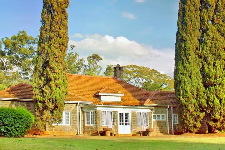 Giraffe Centre and Karen Blixen Museum Guided Tour Experience