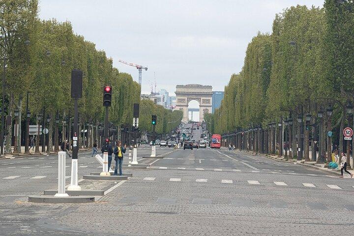 4-Hour Private Tour in Paris in a Vintage Car