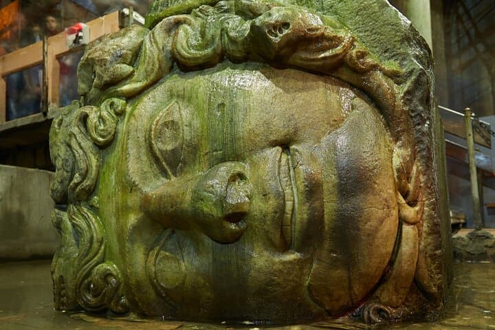 Topkapi Palace and Basilica Cistern Combo Tour in Istanbul
