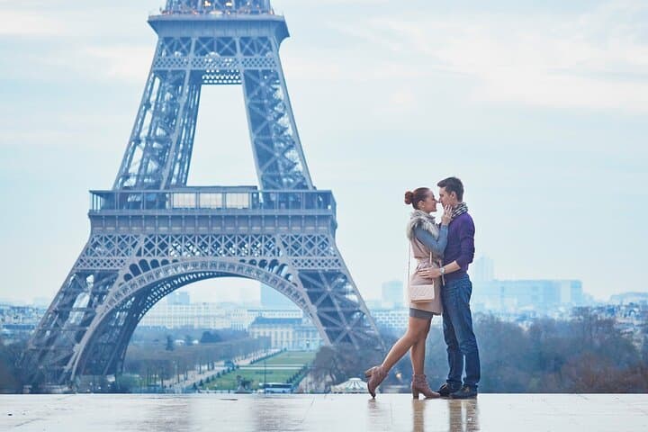 Private Proposal Photoshoot in Paris