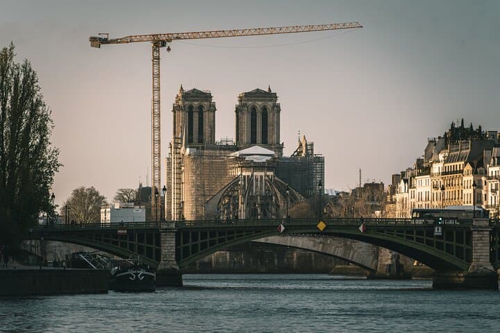 Paris Latin quarter: Private walking tour with a local guide