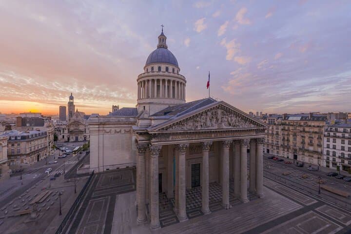 Paris Latin quarter: Private walking tour with a local guide