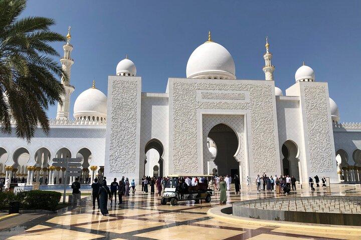 Exclusive Guided Abu Dhabi City Sightseeing Tour(Full Day)