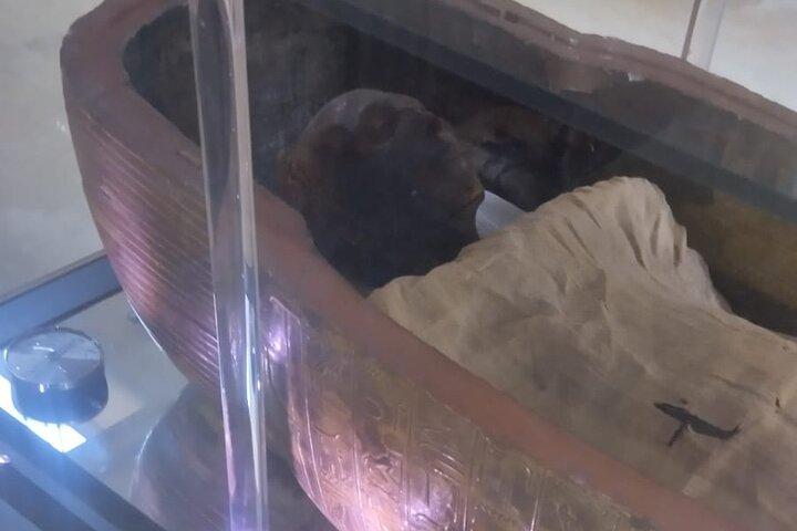 Private Half Day Tour to Old Egyptian Museum Tahrir Square