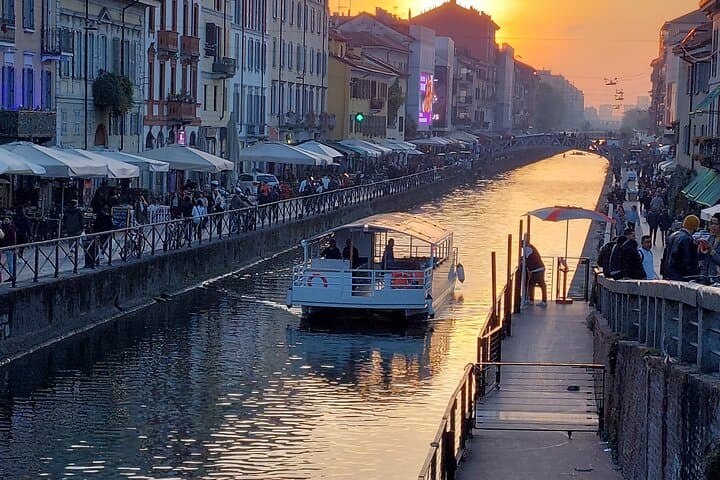 Sunset Navigli Boat Tour in Milan with Optional Aperitivo