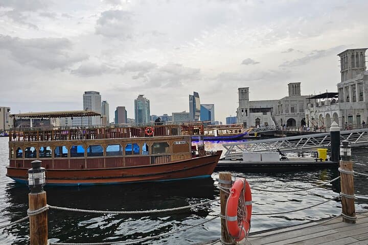 Dubai : Private layover airport transit/stopover tour.