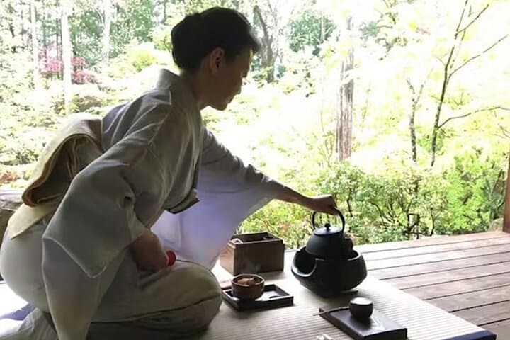 Matcha table tea ceremony experience in Tokyo