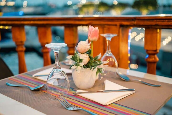 Dhow Cruise with Dinner and Live Entertainment at Dubai Al Seef
