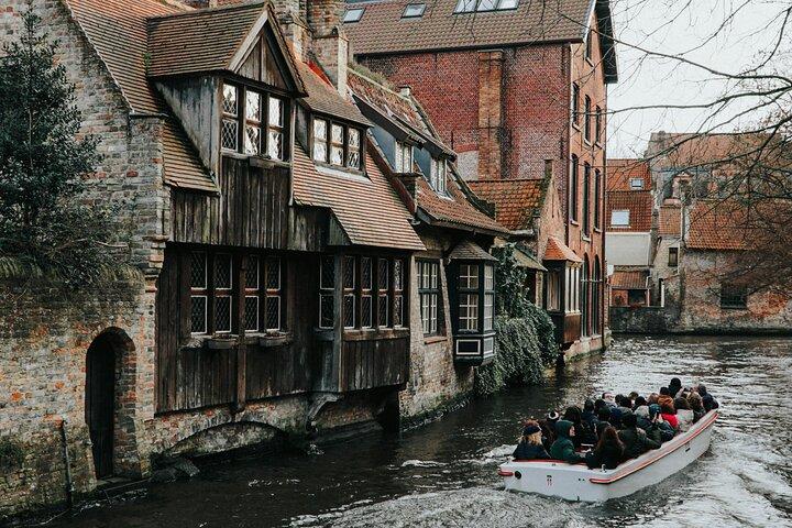 Guided Bruges Tour Canal Cruise with chocolate and Burger