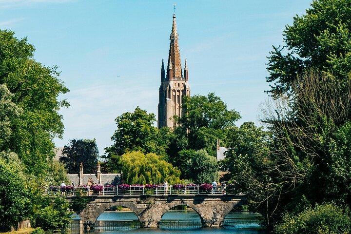 Guided Bruges Tour Canal Cruise with chocolate and Burger