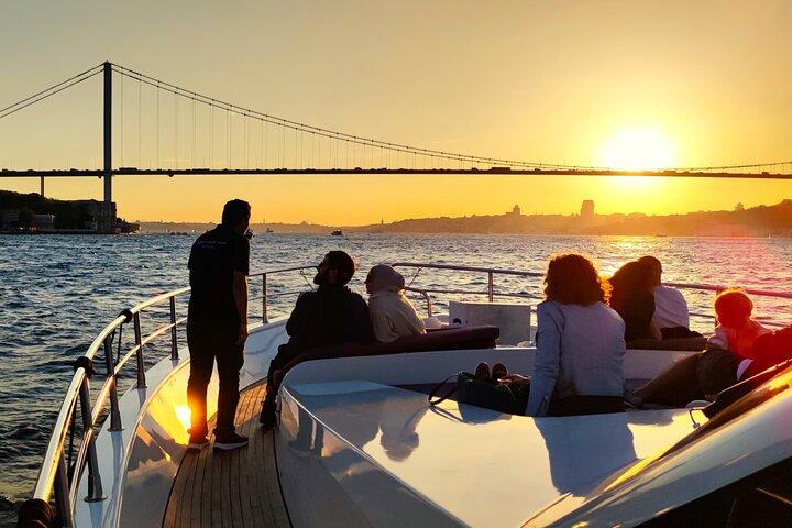 Istanbul Luxury Bosphorus Sunset Yacht Cruise with Live Guide