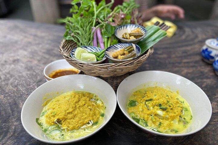 Phnom Penh Evening Foodie Vespa Tour / Tuk Tuk Available