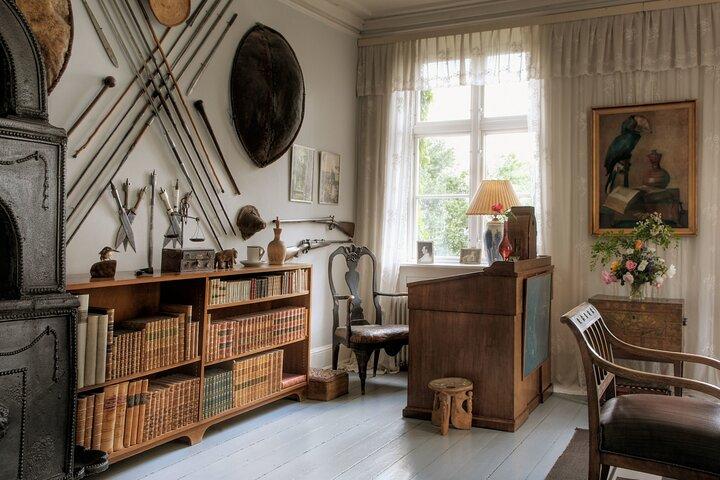 Nairobi Giraffe Center and Karen Blixen Museum Guided Day Tour