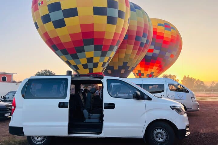 Teotihuacán in a hot air balloon with Transportation from CDMX