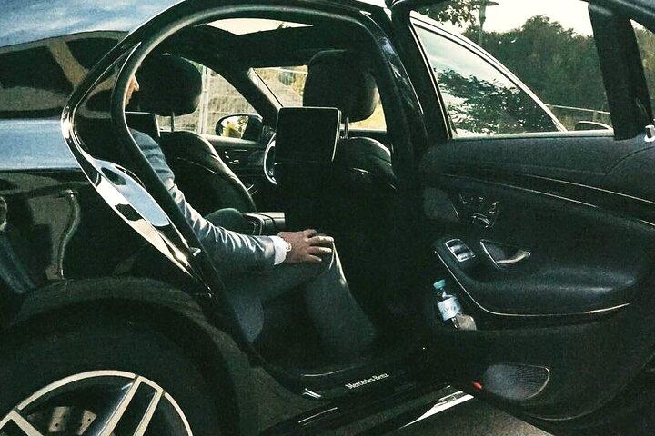 Airport Transfer: Hamburg to Hamburg Airport HAM by Business Car