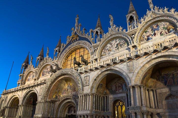 Venice Private Evening Stroll with VIP Entry to Saint Mark's After Hours