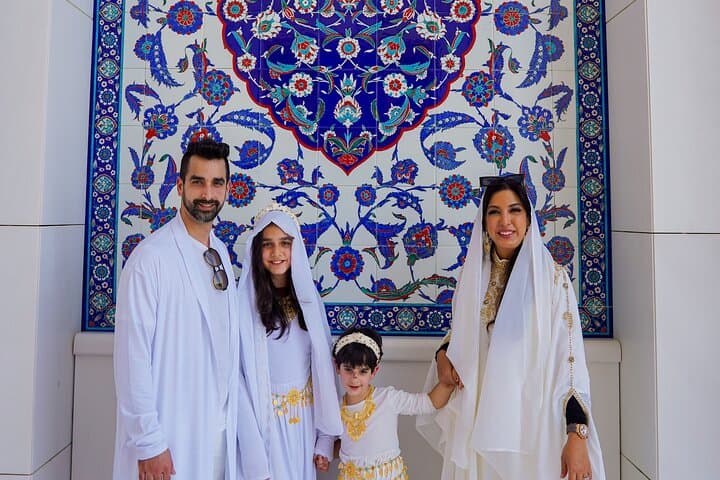From Dubai: Abu Dhabi City Sightseeing And Sheikh Zayed Mosque
