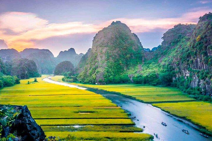 Full Day Ninh Binh Tour from Hanoi: Hoa Lu, Tam Coc, Mua Cave