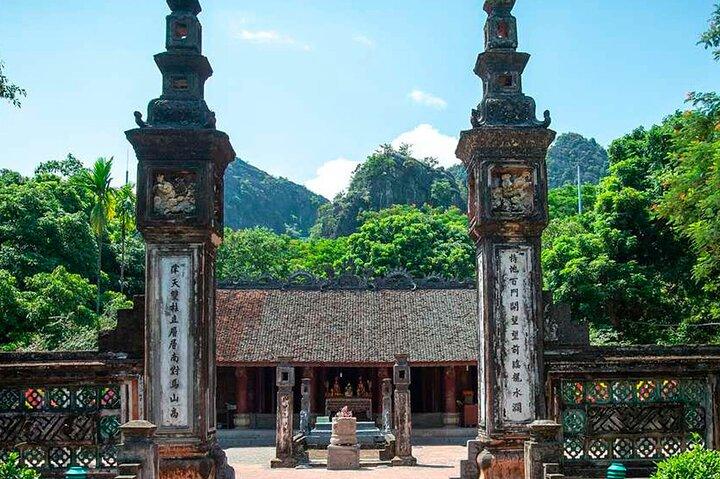Full Day Ninh Binh Tour from Hanoi: Hoa Lu, Tam Coc, Mua Cave