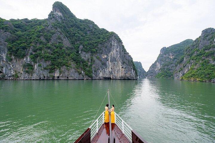 3 Days 2 Nights Luxury Boutique Cruise in Ha Long Bay from Hanoi