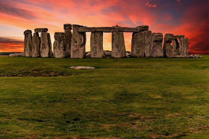 Southampton to London Private Tour with a Stop at Stonehenge