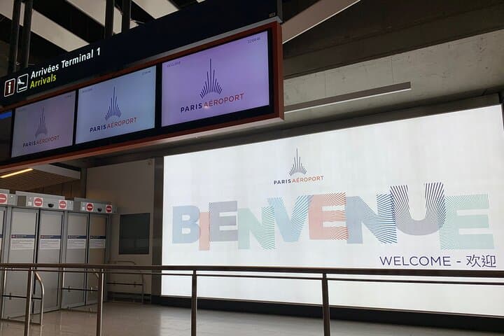 Private transfer Paris to CDG with professional driver