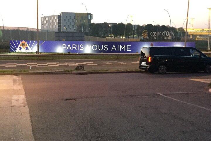 Private transfer from Orly Airport to Paris with driver