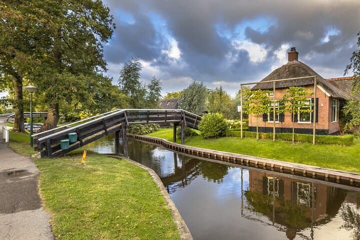 Private Giethoorn Tour from Amsterdam (Venice of Netherlands)