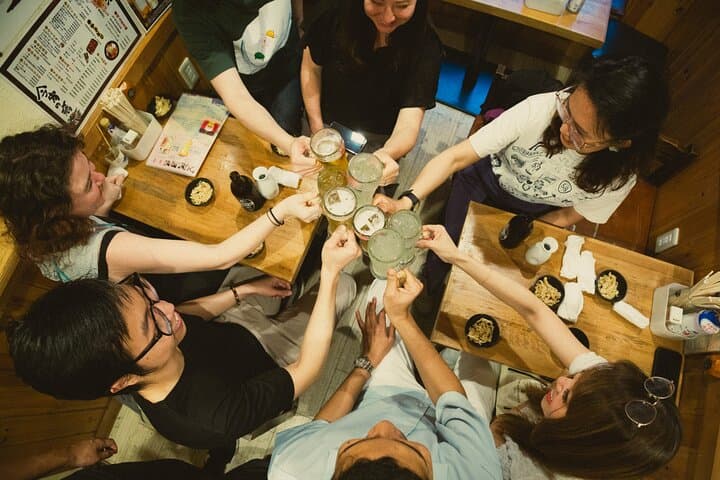 Shinjuku Izakaya and Golden Gai Bar Hopping Tour