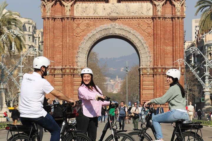 Tapas Tasting Bike/E-Bike Tour in Barcelona