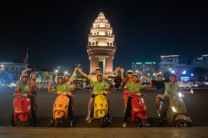Phnom Penh Evening Foodie Vespa Tour / Tuk Tuk Available