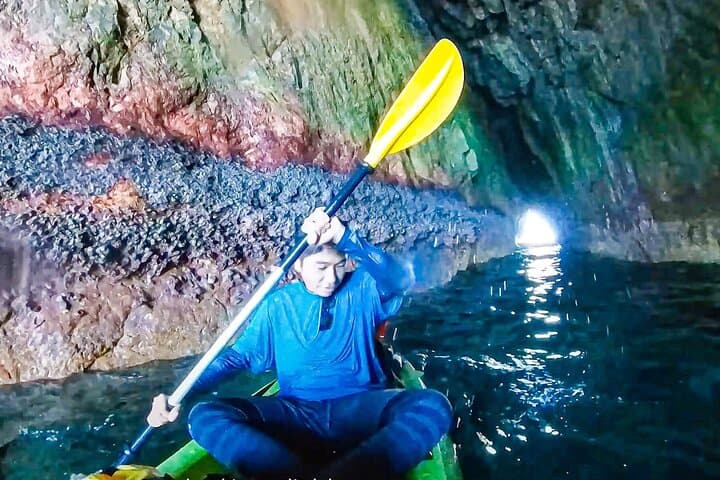 Kayaking Tour Crossing through Tunnel Cave in Hong Kong Geopark