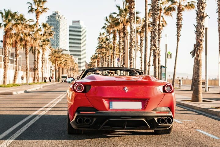 20-min Barceloneta & The Beach Supercar City Tour