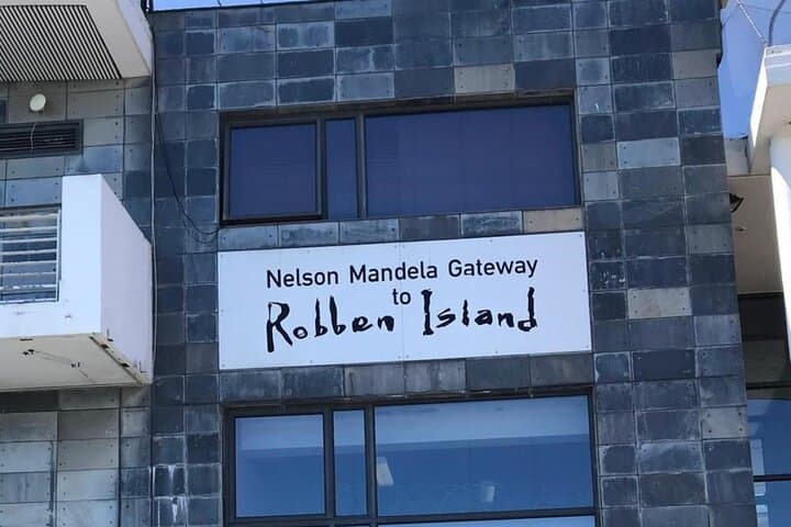 7-Hour Private Guided Tour in Table Mountain and Robben Island