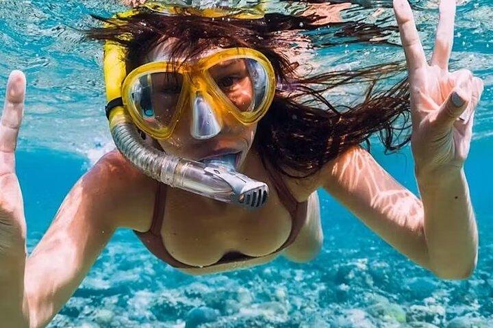 Cayman Combo Tour: Stingrays, Starfish Point plus Crystal Caves