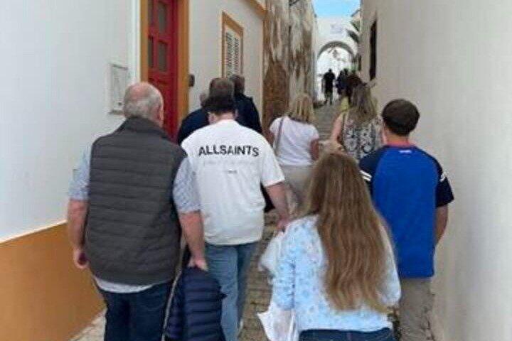 Albufeira History Walking Tour with Wine and Tapas
