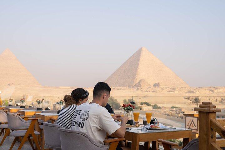 Giza: Dinner with Pyramids All Around You at Rooftop7000