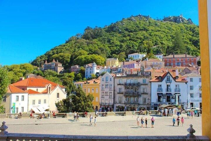 Sintra 1/2 day tour + Pena Palce + 2 gifts (inc. tickets)
