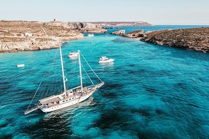 From Sliema: Three Bay Cruise with Lunch and Optional Transfers