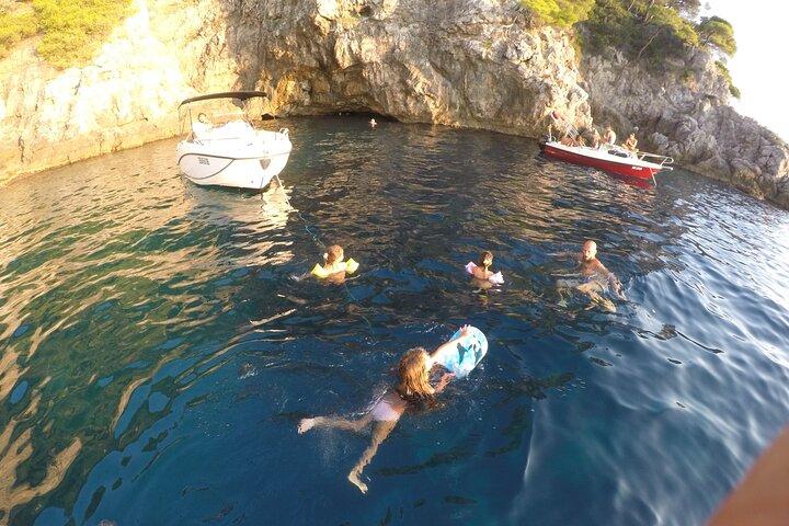 4h / 6h / 8h Elaphite Islands Tour with 7.5m/24FT SunDeck Boat