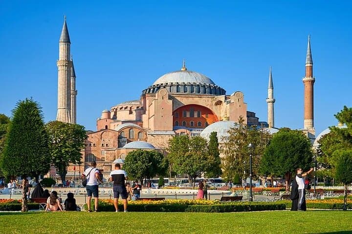 Istanbul Old City Tour: Hagia Sophia, Topkapi Palace, Blue Mosque