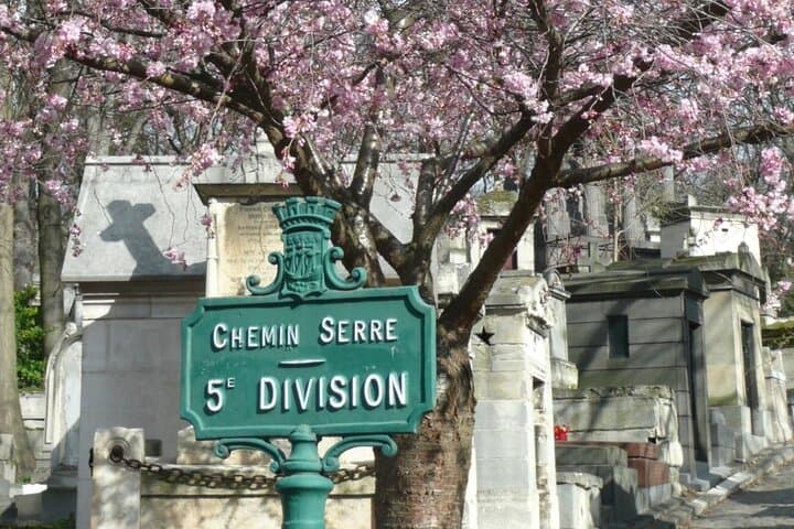Père Lachaise Cemetery Art: Watercolor Postcard Workshop in Paris